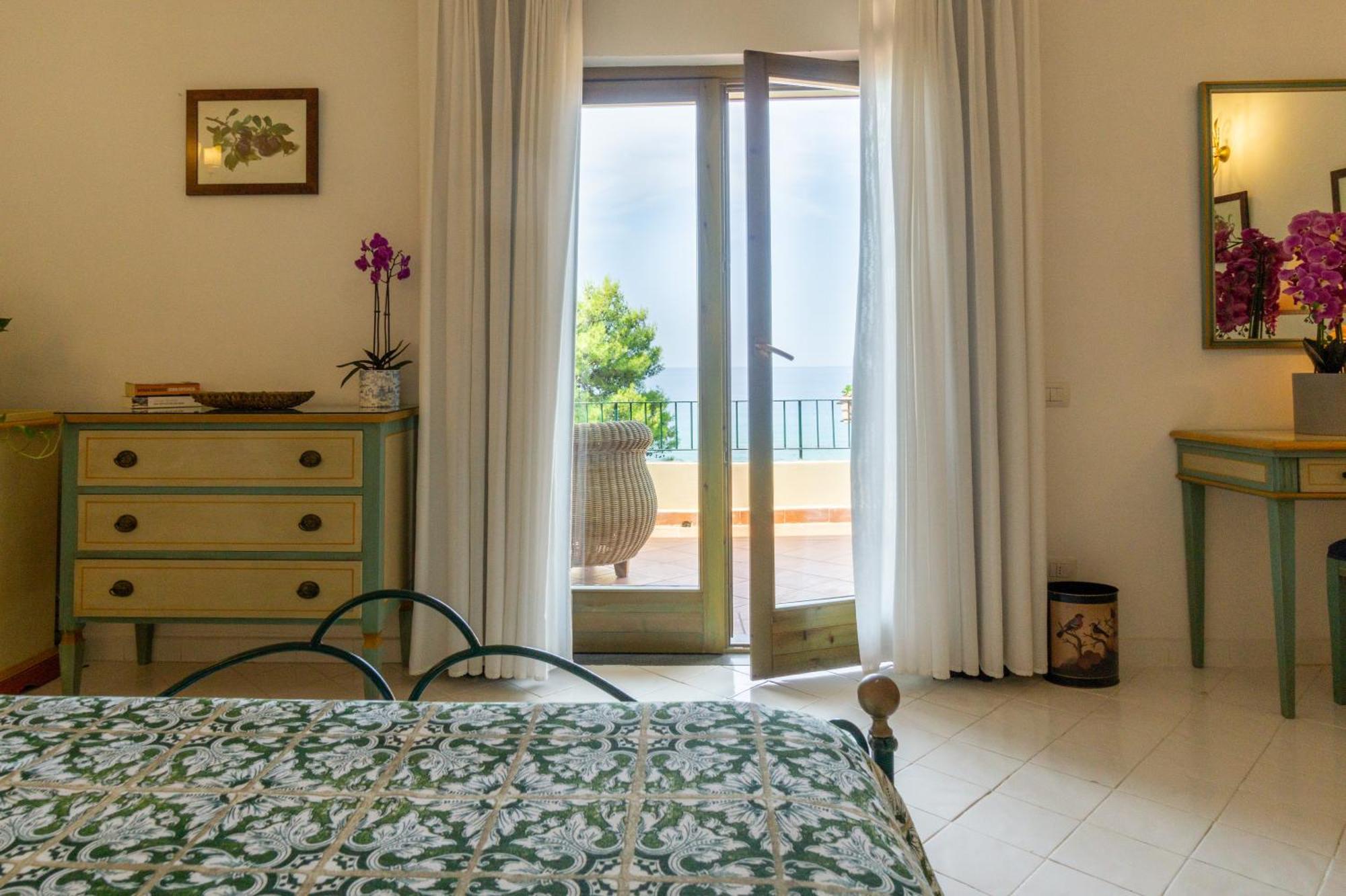 Palazzo Belmonte Hotel Santa Maria di Castellabate Exterior photo