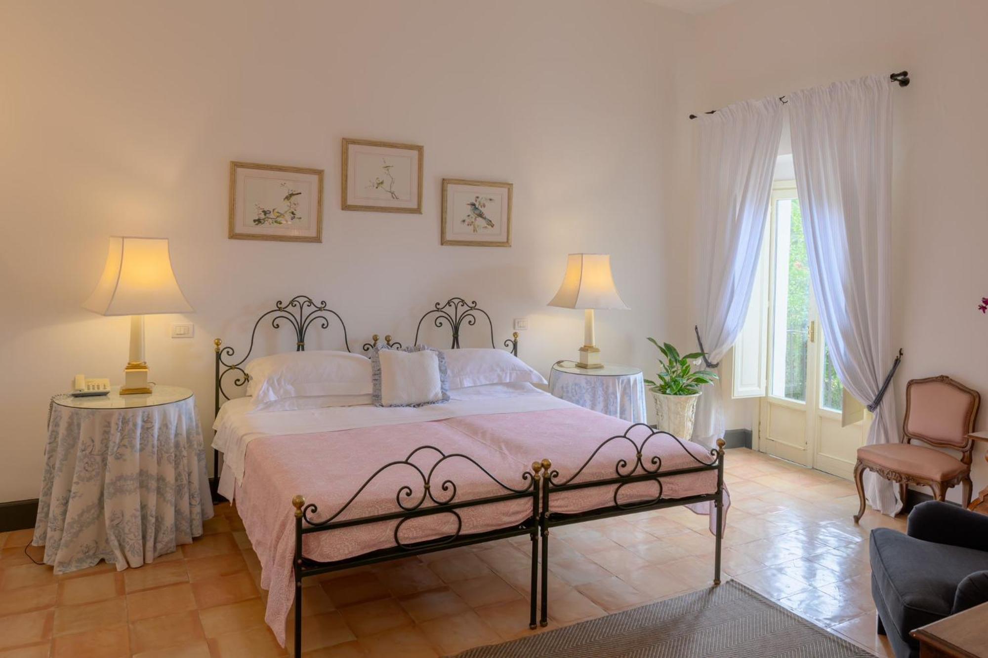 Palazzo Belmonte Hotel Santa Maria di Castellabate Exterior photo